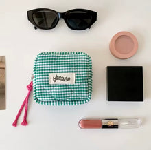 Cargar imagen en el visor de la galería, Mini Bolsa de Maquillaje Vichy - MissFundas 