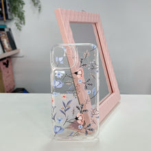 Cargar imagen en el visor de la galería, Funda Claveles iPhone 15 - MissFundas 
