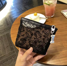 Cargar imagen en el visor de la galería, Cosmetiquera Hello Kitty - MissFundas 