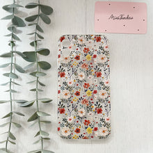 Cargar imagen en el visor de la galería, Funda transparente floral